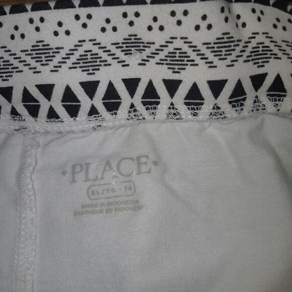 Geometric Patterned Skort size 14 - Picture 4 of 5